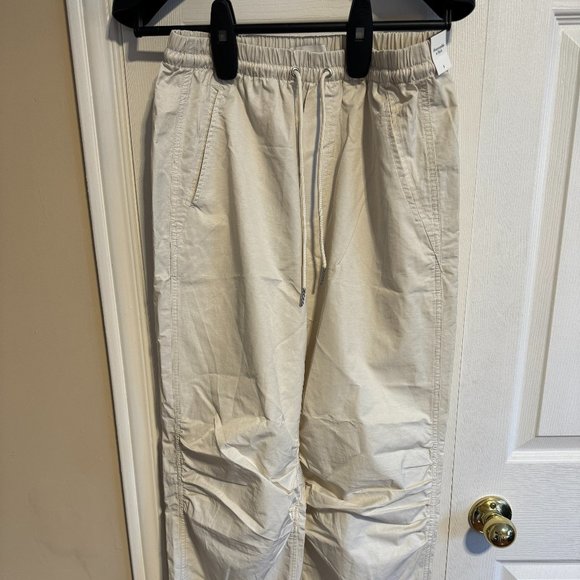 NWT Abercrombie Parachute Utility Pant, Cream, Size S - Picture 3 of 6